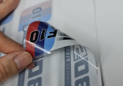 Dịch vụ in decal dán ngược giá tốt nhất - Quảng Cáo Huy Chương