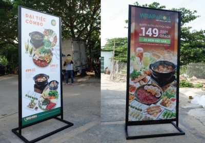 Standee chân sắt là gì? Vì sao nên sử dụng standee chân sắt tại các sự kiện