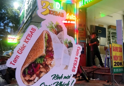 xưởng sản xuất standee mô hình giá rẻ