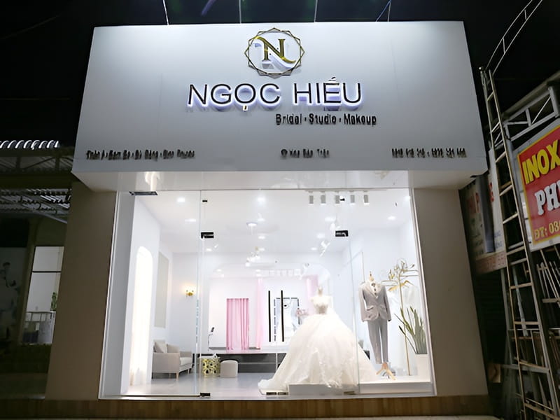 Bảng hiệu áo cưới