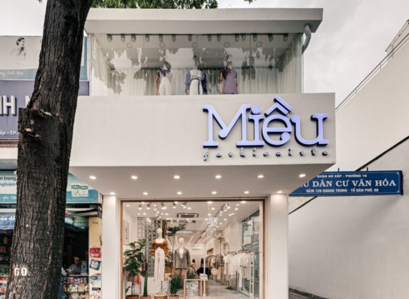 bảng hiệu quần áo