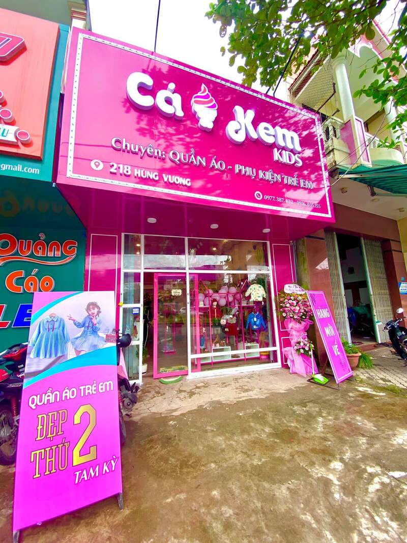 Bảng hiệu quần áo trẻ em