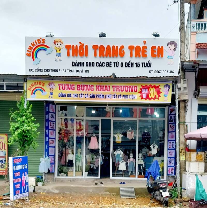 Bảng hiệu quần áo trẻ em