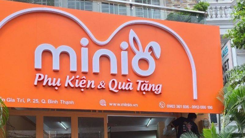 bảng hiệu shop quà tặng