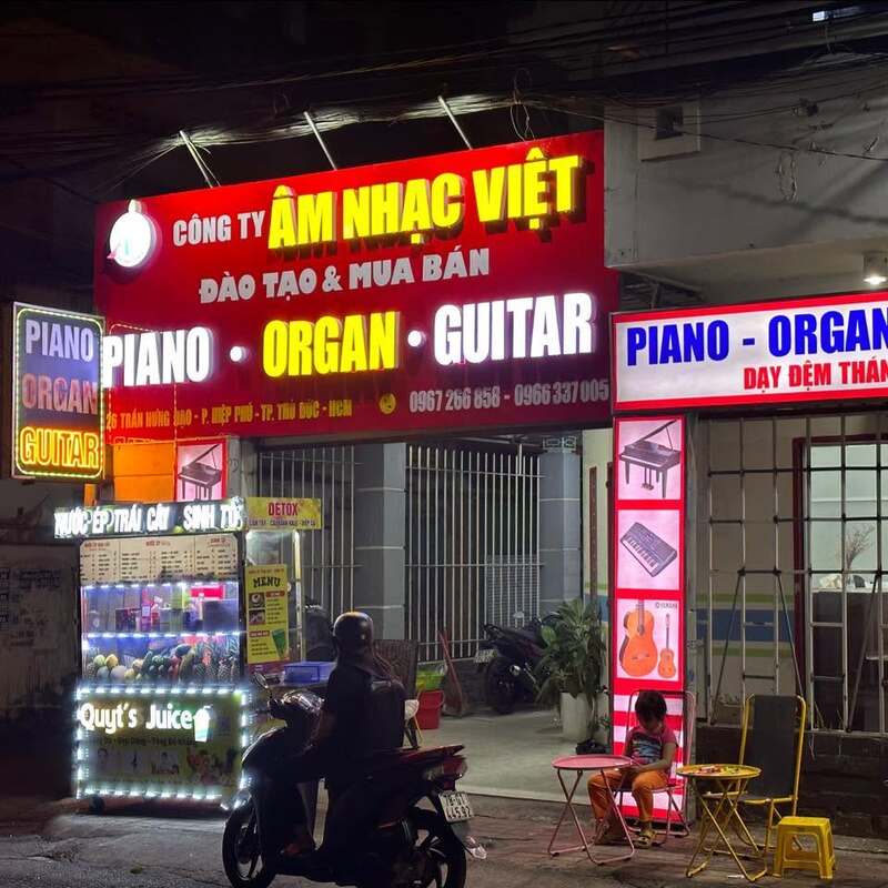bảng hiệu trung tâm âm nhạc