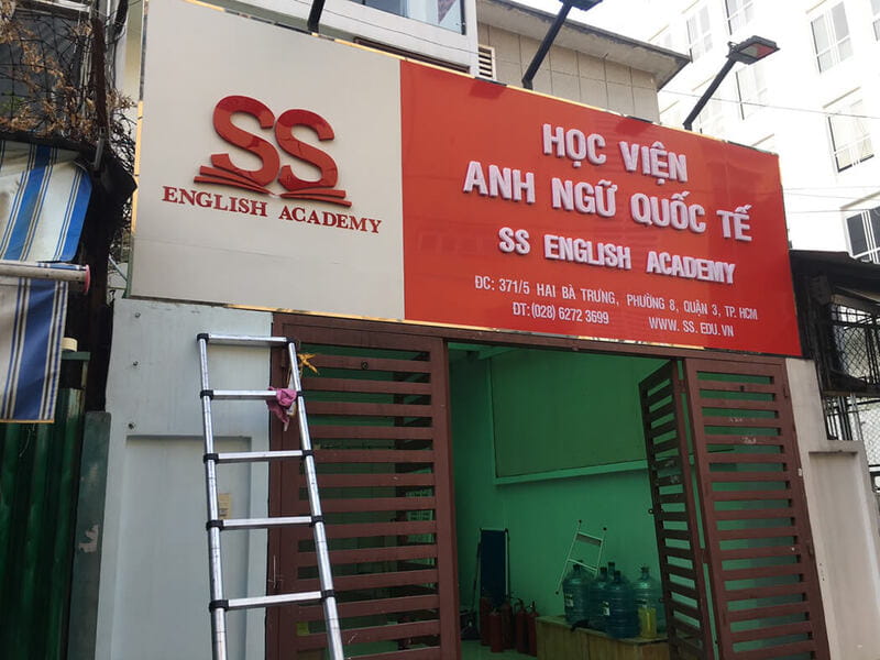 bảng hiệu trung tâm tiếng anh