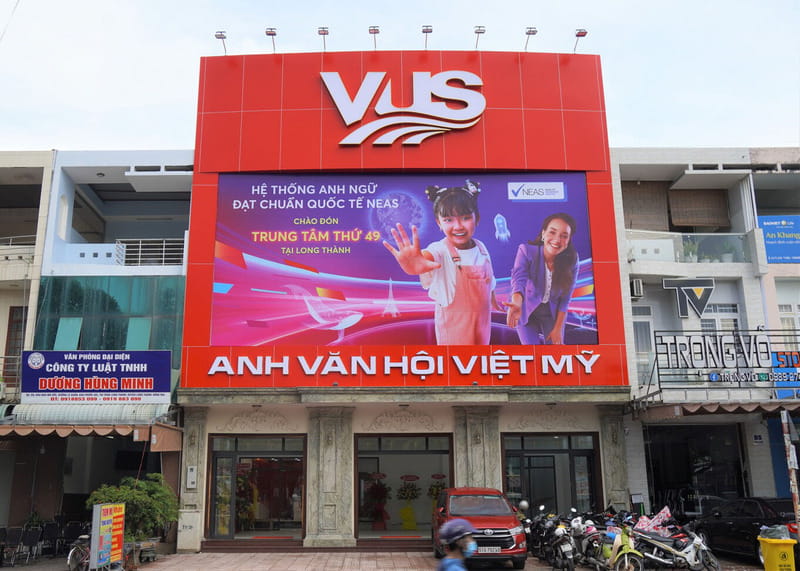Bảng hiệu trung tâm tiếng Anh