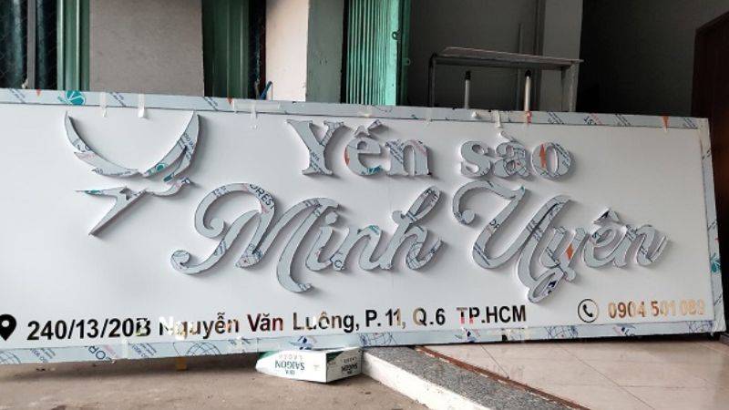 bảng hiệu yến xào