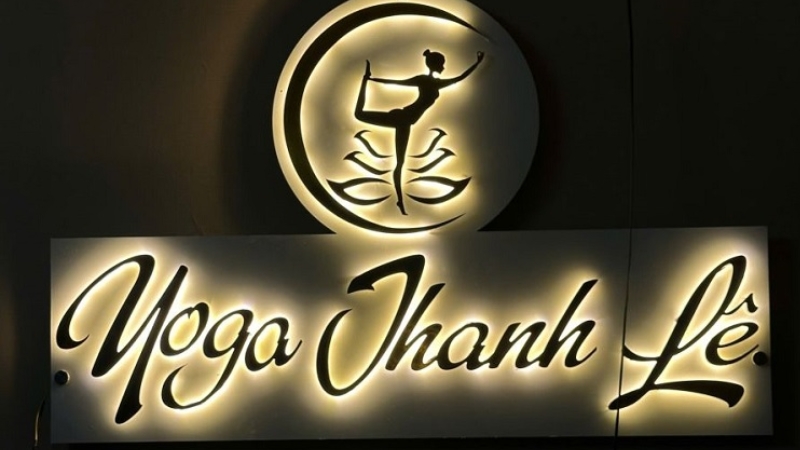 Bảng hiệu yoga