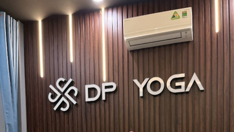 Bảng hiệu yoga