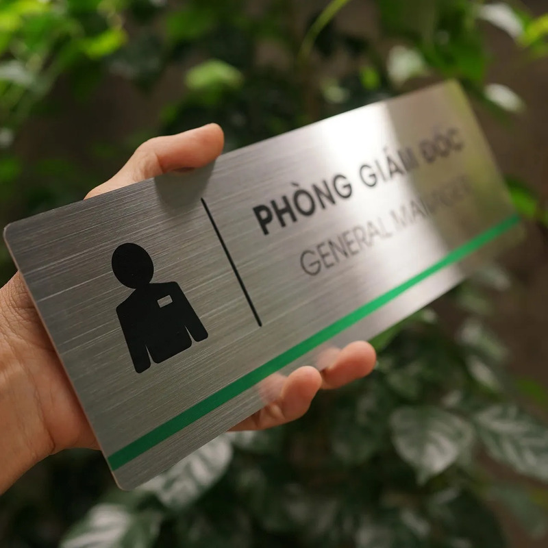 Bảng tên giám đốc
