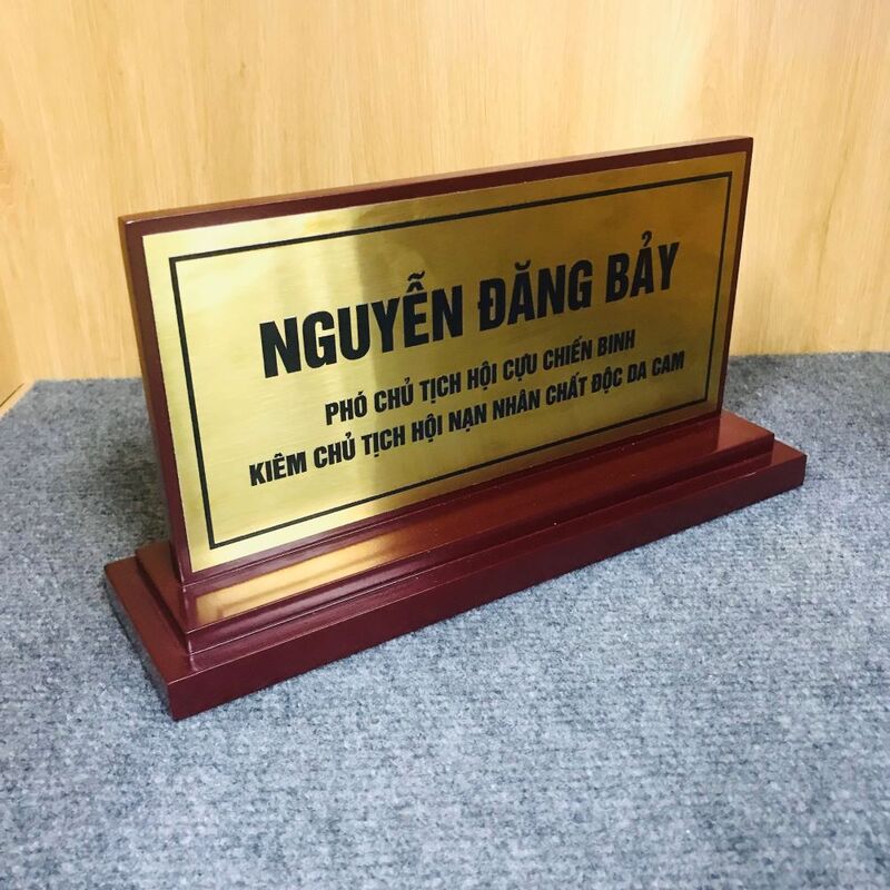 Bảng tên giám đốc