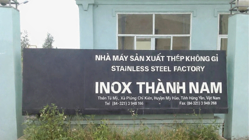 Bảng hiệu nhà máy chữ inox măt mica