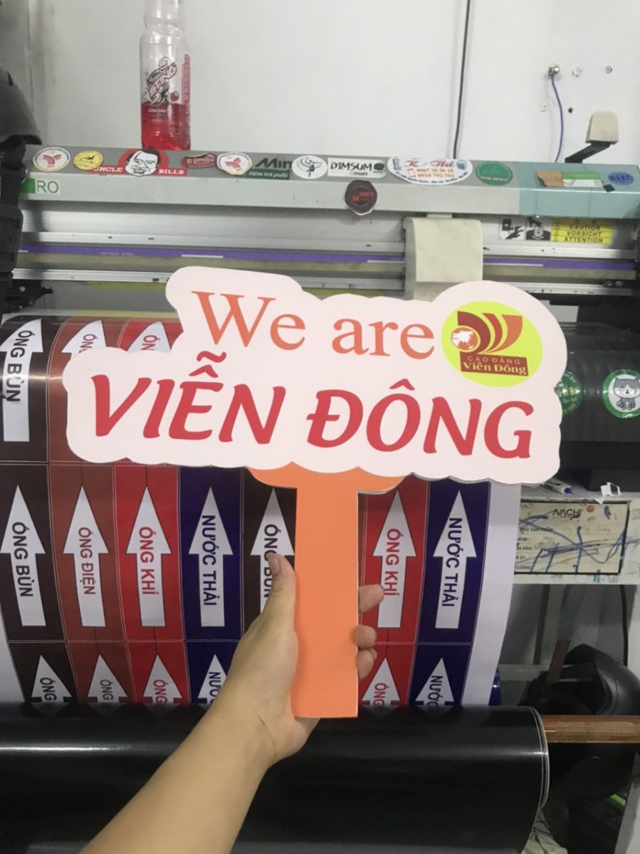 hagtag-tay-cầm-quảng-cáo-huy-chương
