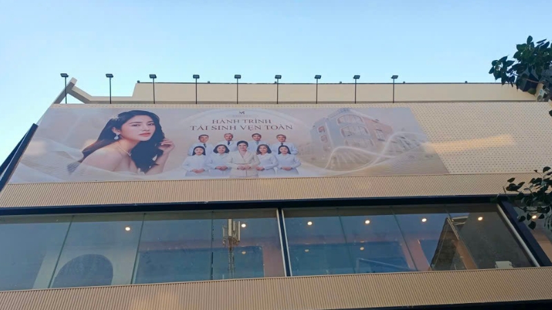 in decal dán kính quảng cáo