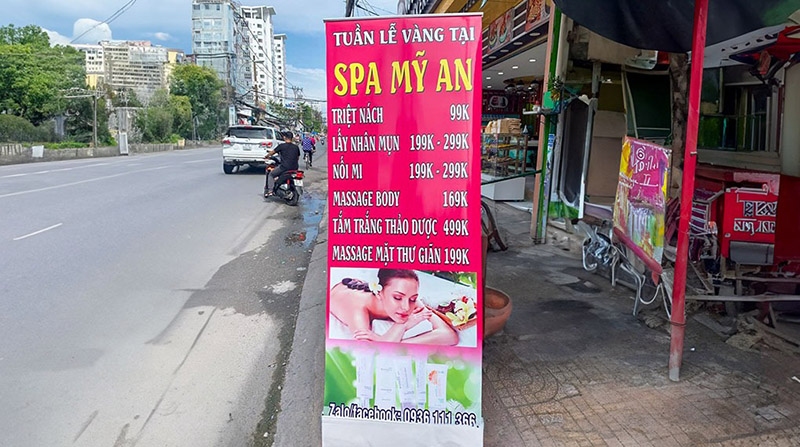 Bảng hiệu đứng 2 mặt spa