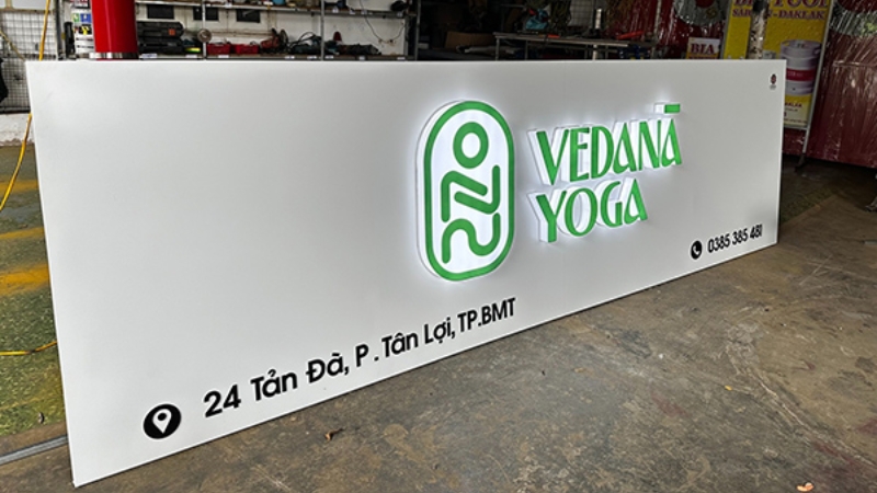Bảng hiệu yoga