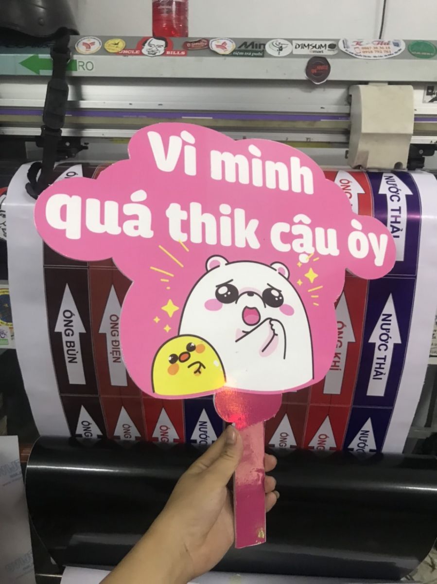 hagtag-tay-cầm-quảng-cáo-huy-chương