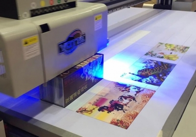 In UV trên mọi chất liệu: Kỹ thuật, ứng dụng và địa chỉ in ấn đáng tin cậy
